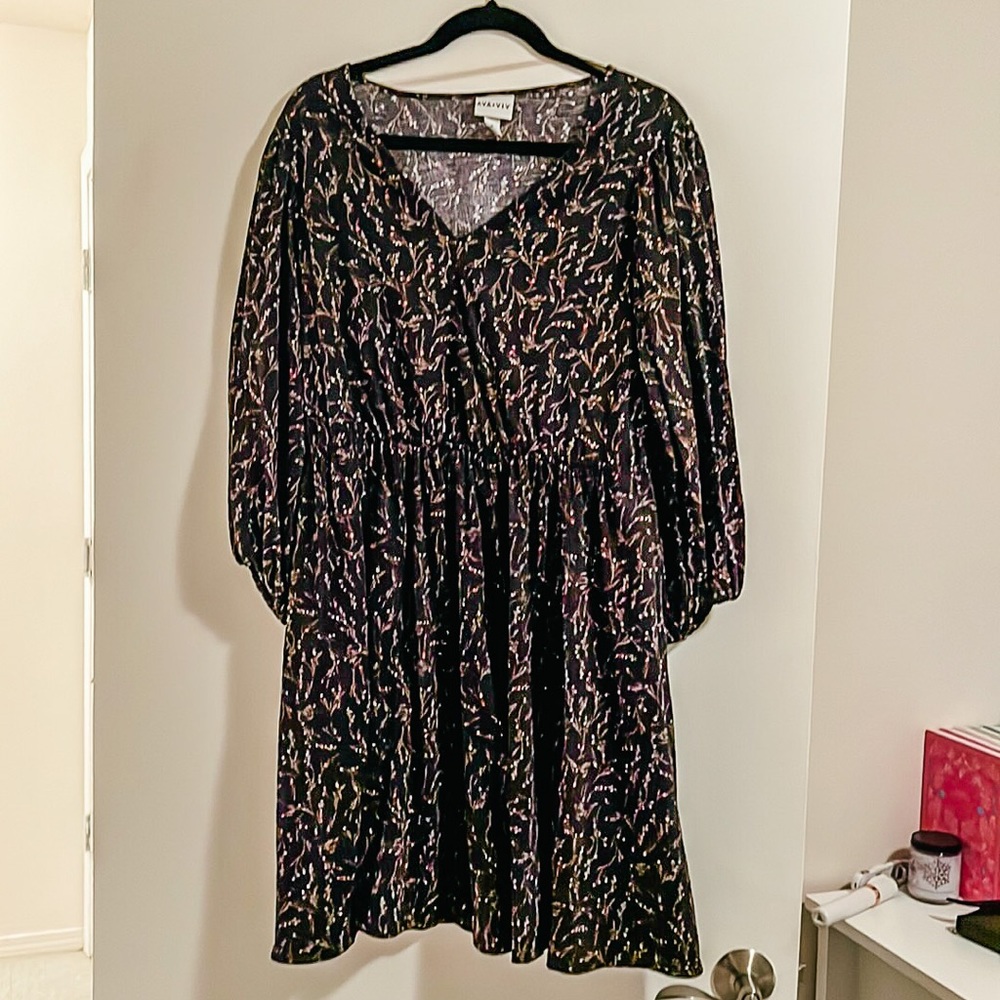 Black floral vneck dress. EUC.